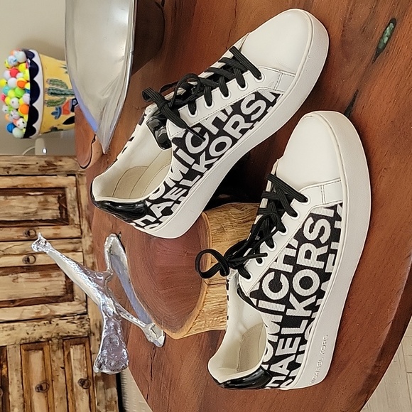 Michael Kors Black/White Logo Platform Sneakers, Black Patent Look 8 M - Picture 1 of 13